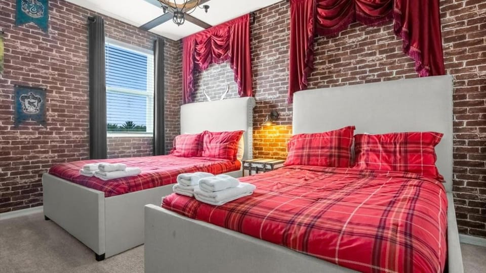Summer Retreat - 9 Bedroom Luxury Home Near Disney! House in Four Corners