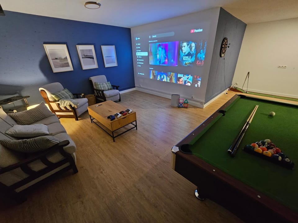 Communal lounge/ TV room, Billiard, Game Room, TV and multimedia, Evening entertainment