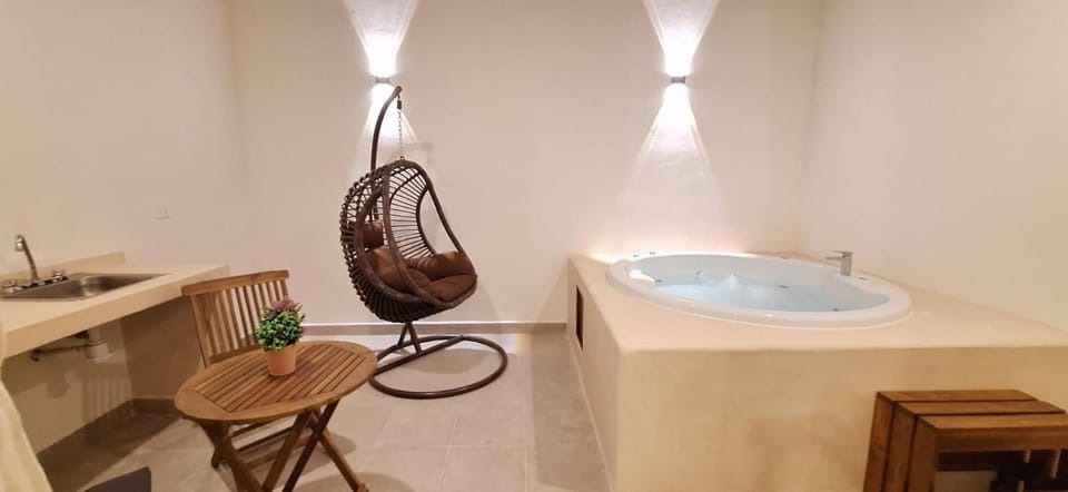 Hot Tub, Balcony/Terrace