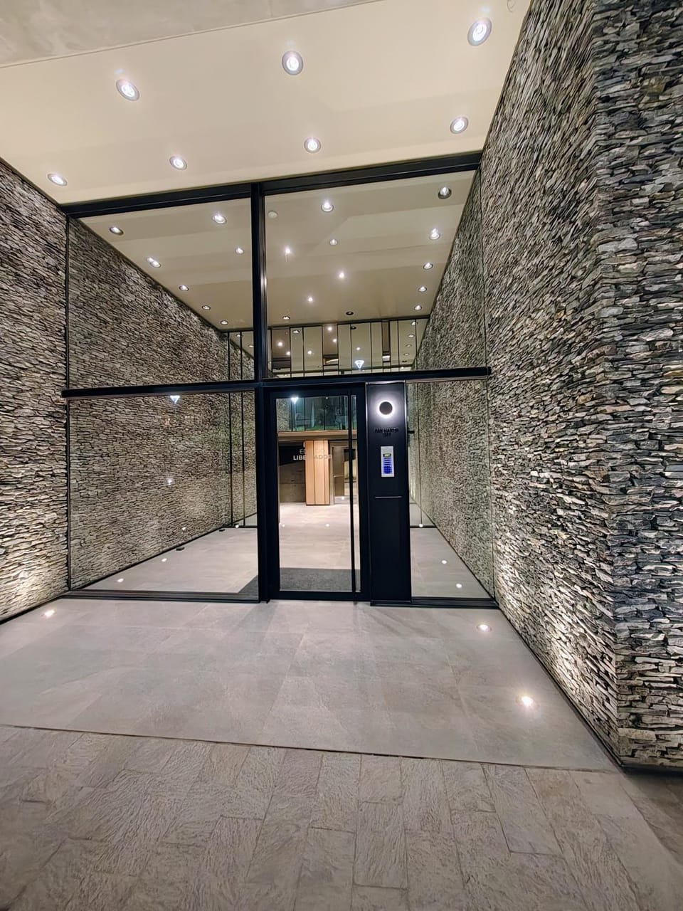 Facade/entrance