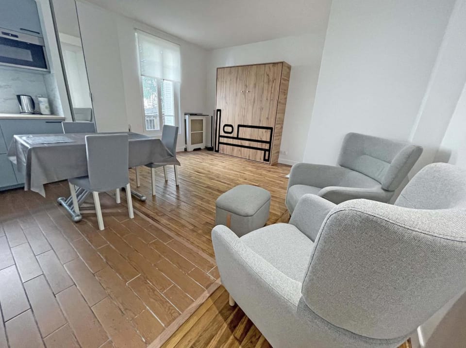 Coffee/tea facilities, Living room, Dining area, Bedroom