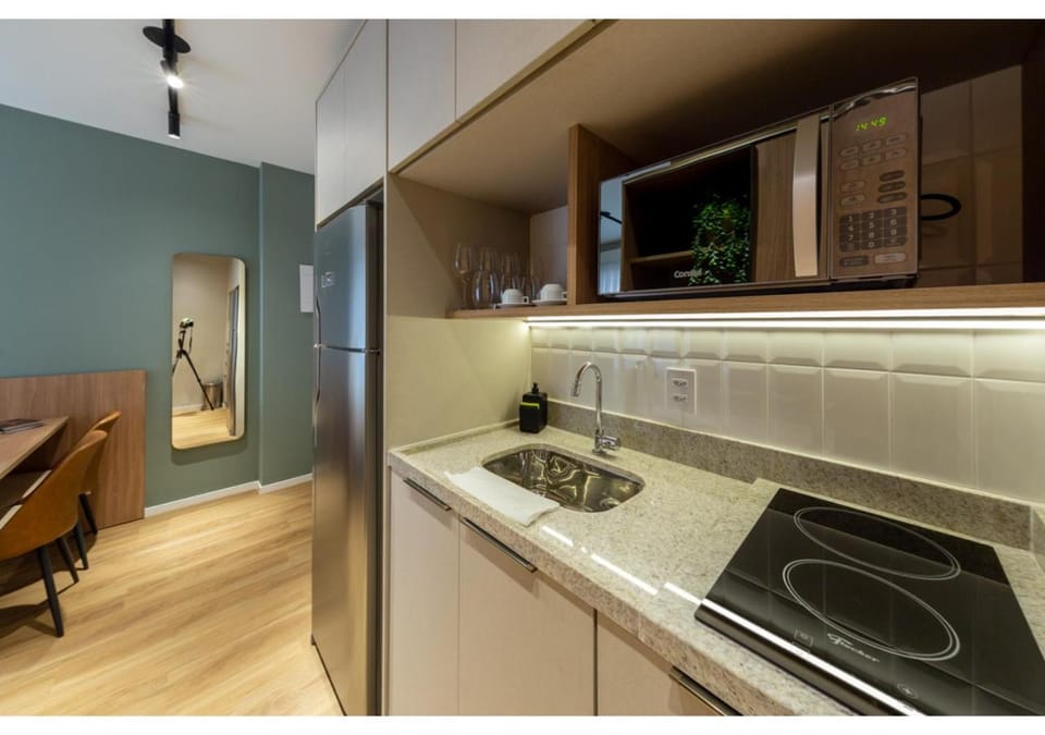 Day, Kitchen or kitchenette, Dining area, locker, microwave, stove
