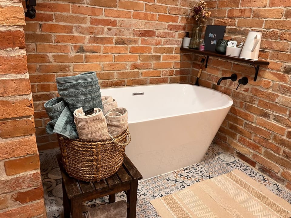 Bathroom, Bath, towels