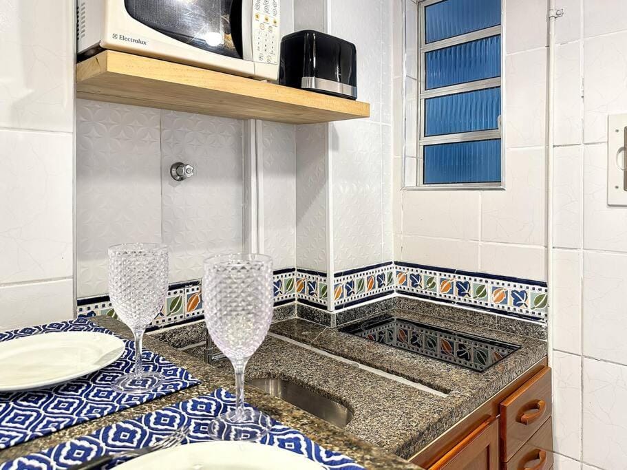 Kitchen or kitchenette, Dining area, microwave, toaster