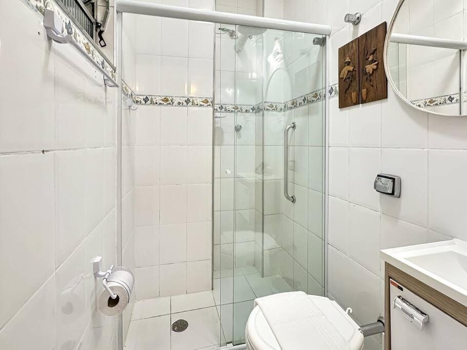 Shower, Toilet, Bathroom, towels