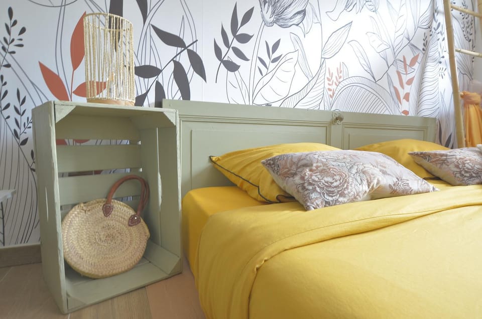 Bed, Decorative detail, Bedroom