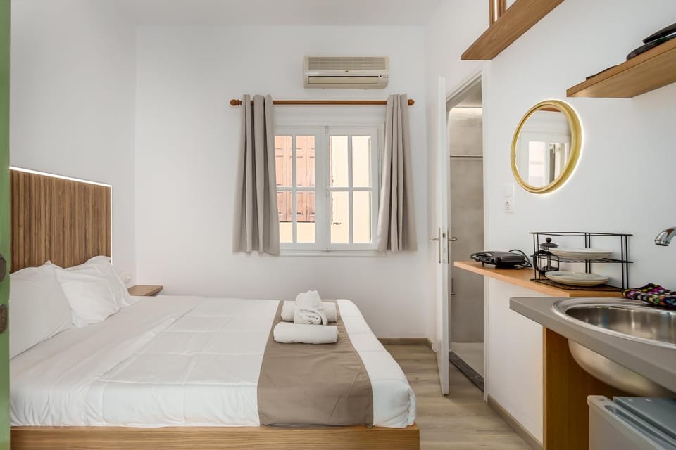 Bed, Kitchen or kitchenette, Photo of the whole room, Bedroom, air conditioner