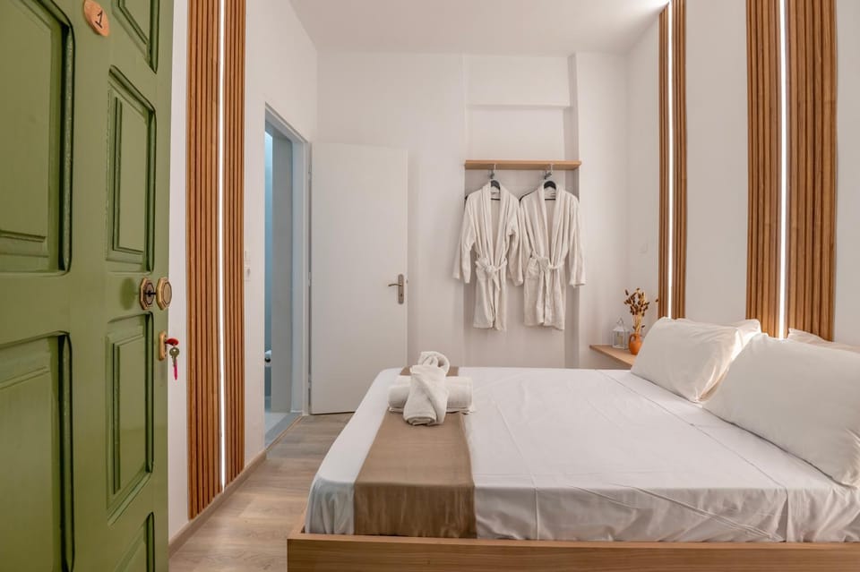 Bed, Bedroom, towels, wardrobe