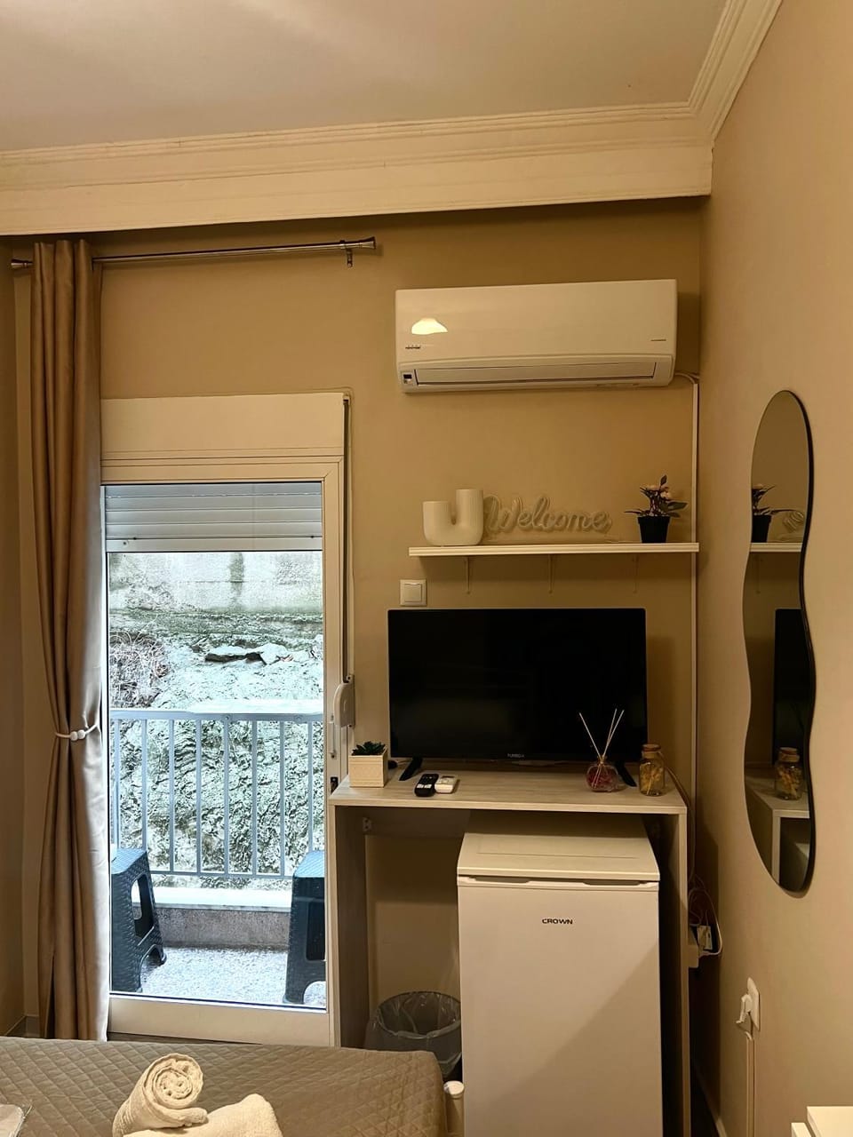 TV and multimedia, Photo of the whole room, Bedroom, air conditioner