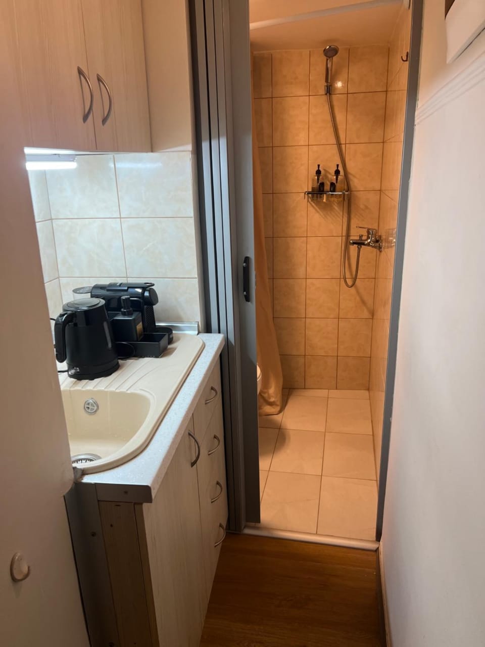 Shower, Bathroom, Kitchen or kitchenette