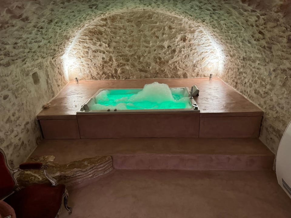 Hot Tub, Spa and wellness centre/facilities