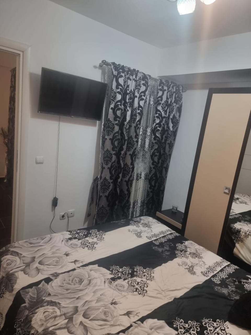 Bed, TV and multimedia, Bedroom, wardrobe