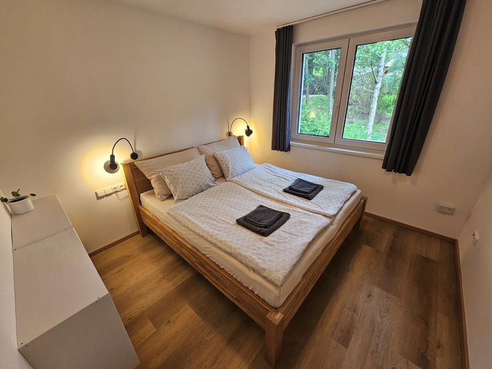 Bed, Photo of the whole room, Bedroom, towels