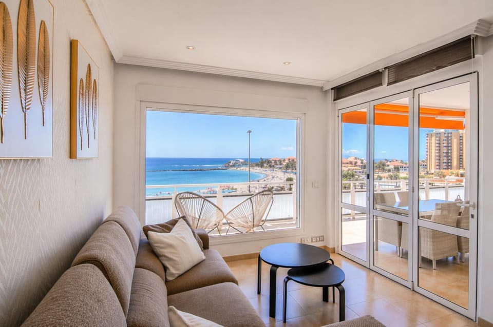 Patio, Natural landscape, View (from property/room), Balcony/Terrace, Living room, Seating area, Dining area, Sea view