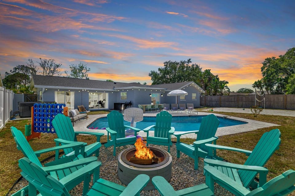 5 Min to Beach HTD Pool Hot Tub Volleyball House in Florida