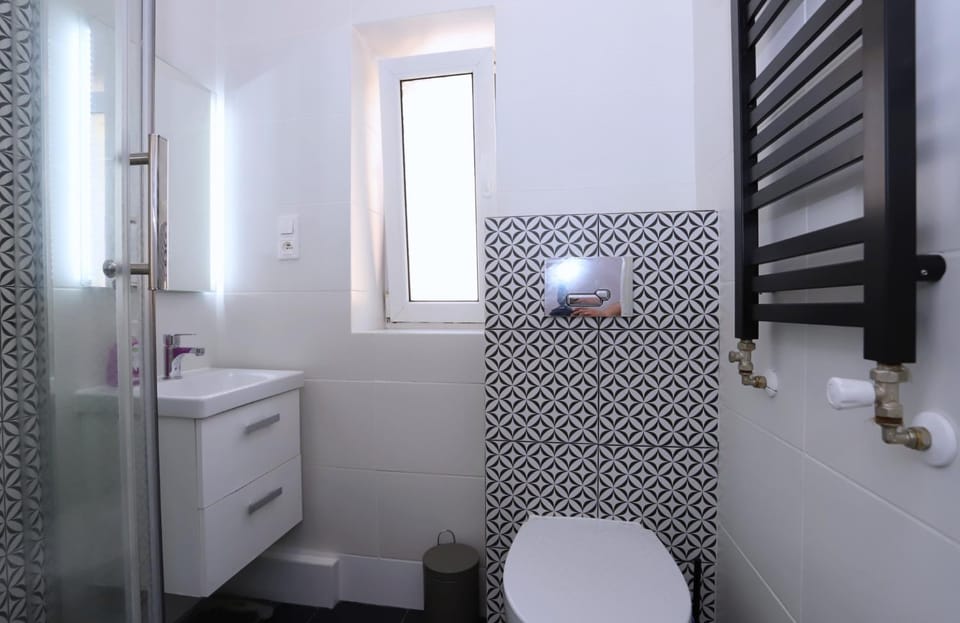 Shower, Toilet, Bathroom, towels