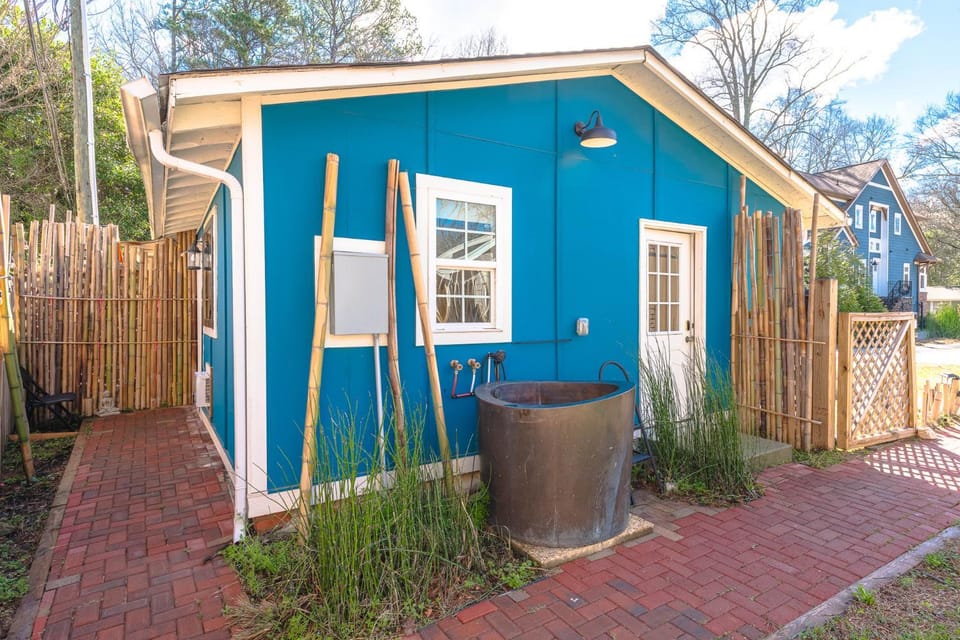 Property building, Patio, Day, Garden, Hot Tub