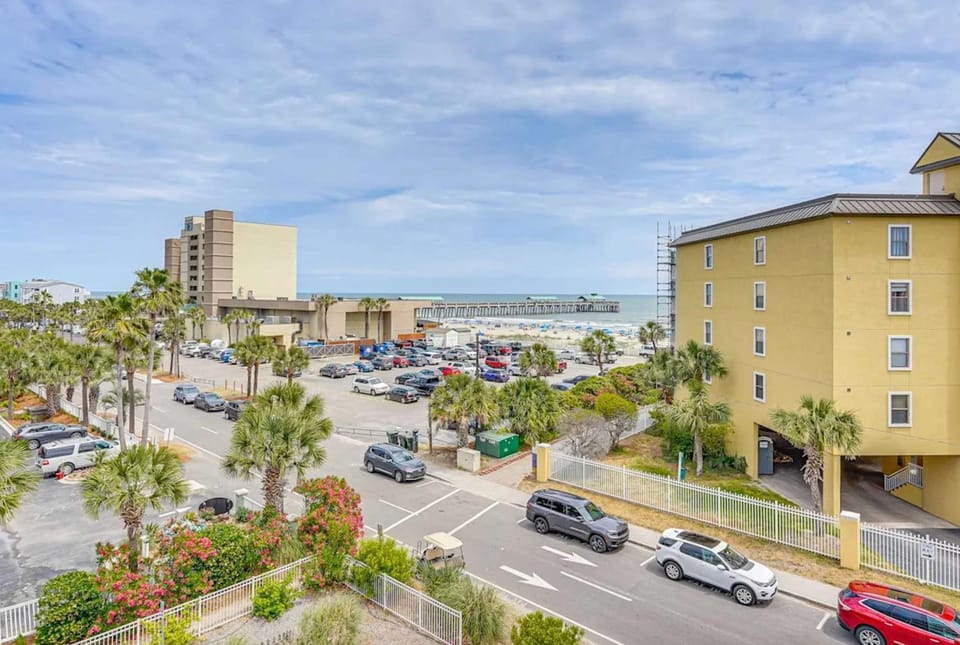 San Souci By The Sea - Your Folly Beach Oasis House in Folly Beach