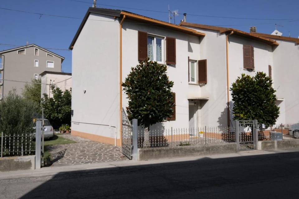 Property building, Day, Neighbourhood, Street view