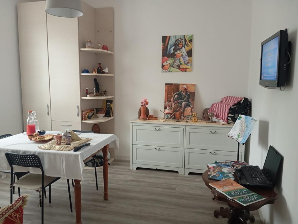 Restaurant/places to eat, TV and multimedia, Dining area, Breakfast