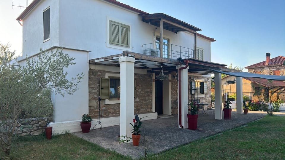 Property building, Garden, Balcony/Terrace