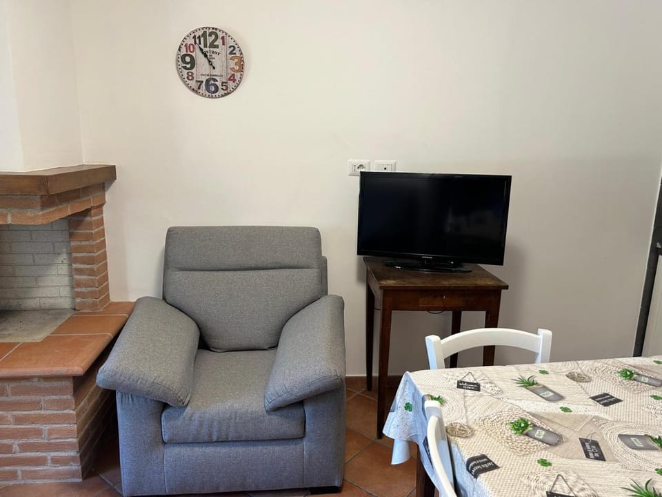 Communal lounge/ TV room, Living room, Dining area