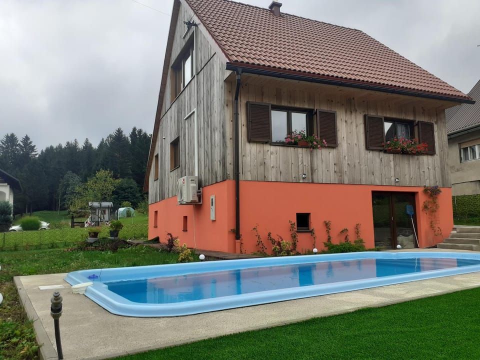 Property building, Day, Garden, Garden view, Pool view, Swimming pool