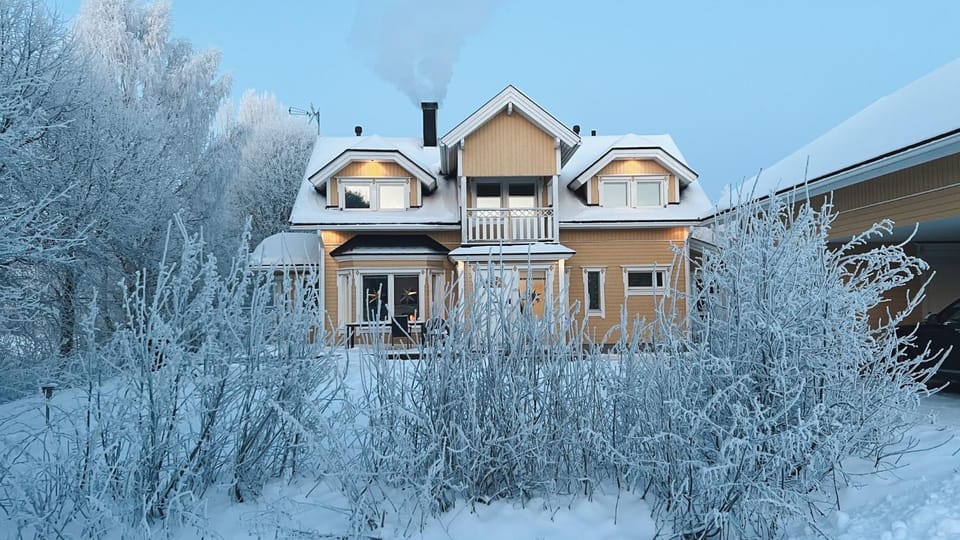 Property building, Facade/entrance, Off site, Winter