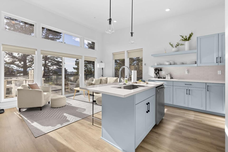 Bay View Loft House in Lincoln City