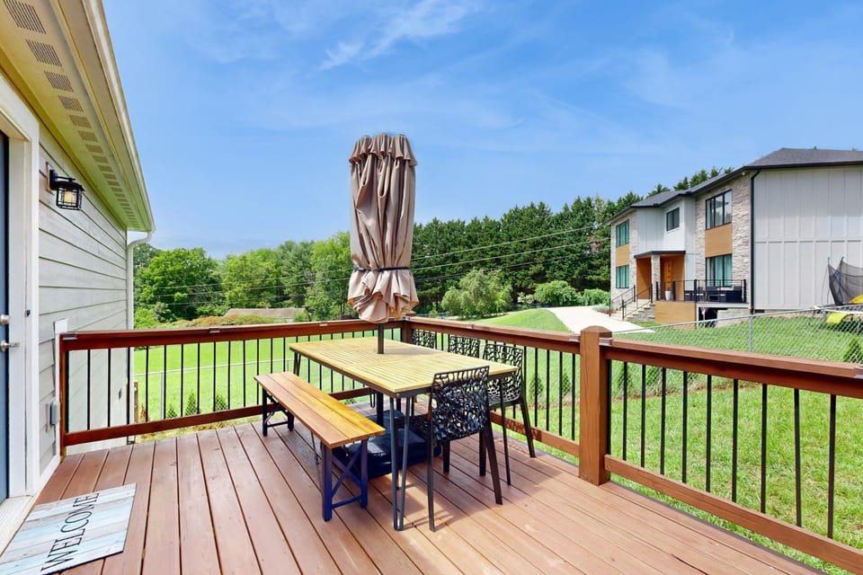 Blueridge Brew View House in Fairview