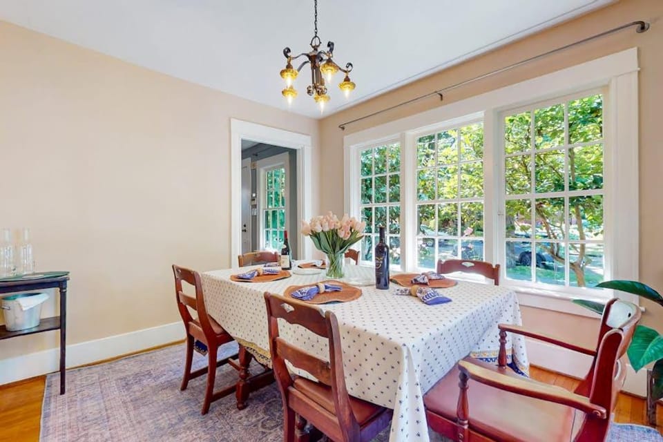 Rosie's Retreat House in Capitol Hill