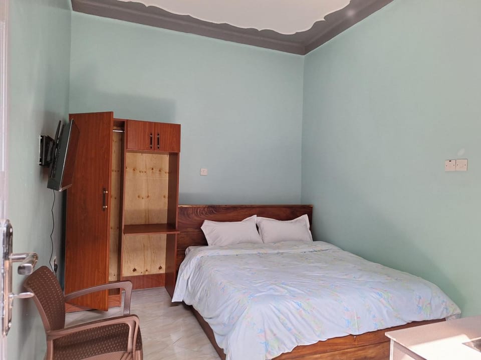 Bed, TV and multimedia, Photo of the whole room, Bedroom, wardrobe