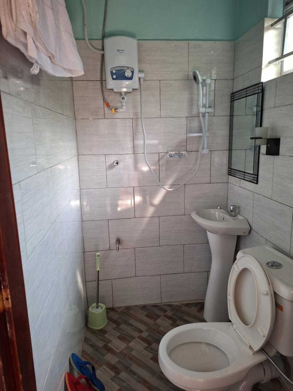 Shower, Toilet, Bathroom, towels
