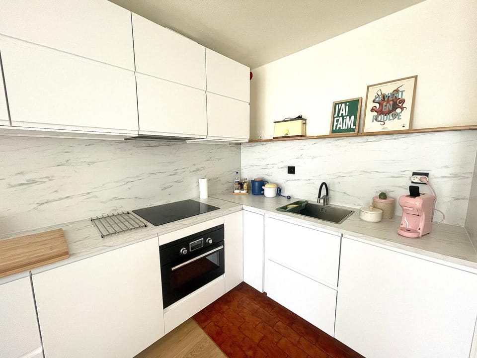 Kitchen or kitchenette