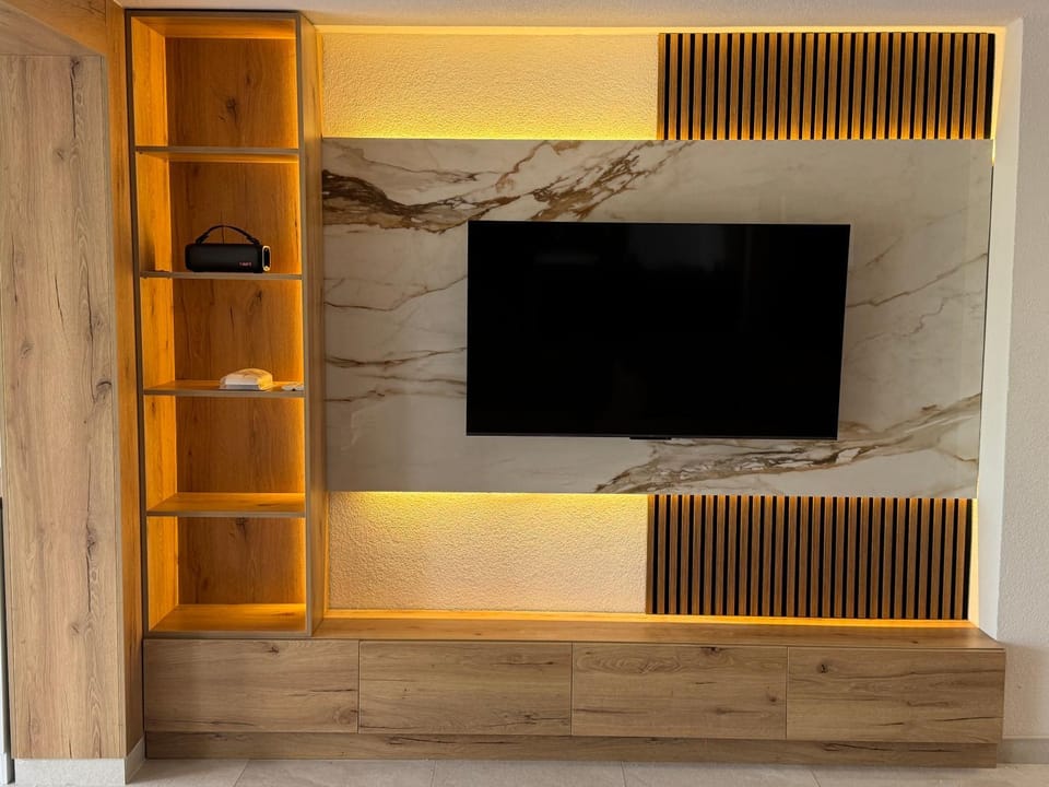 Communal lounge/ TV room, TV and multimedia, Evening entertainment, wardrobe