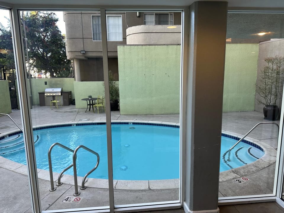 Mid-City Charm 2BR Near LAs Hotspots! Apartment in Los Feliz