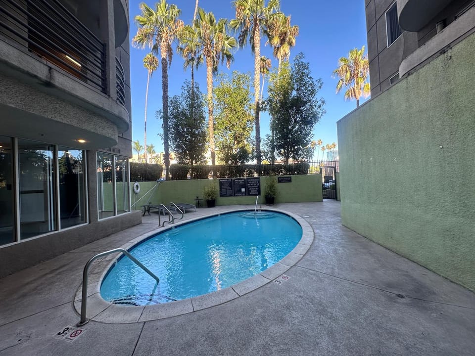 Mid-City Charm 2BR Near LAs Hotspots! Apartment in Los Feliz
