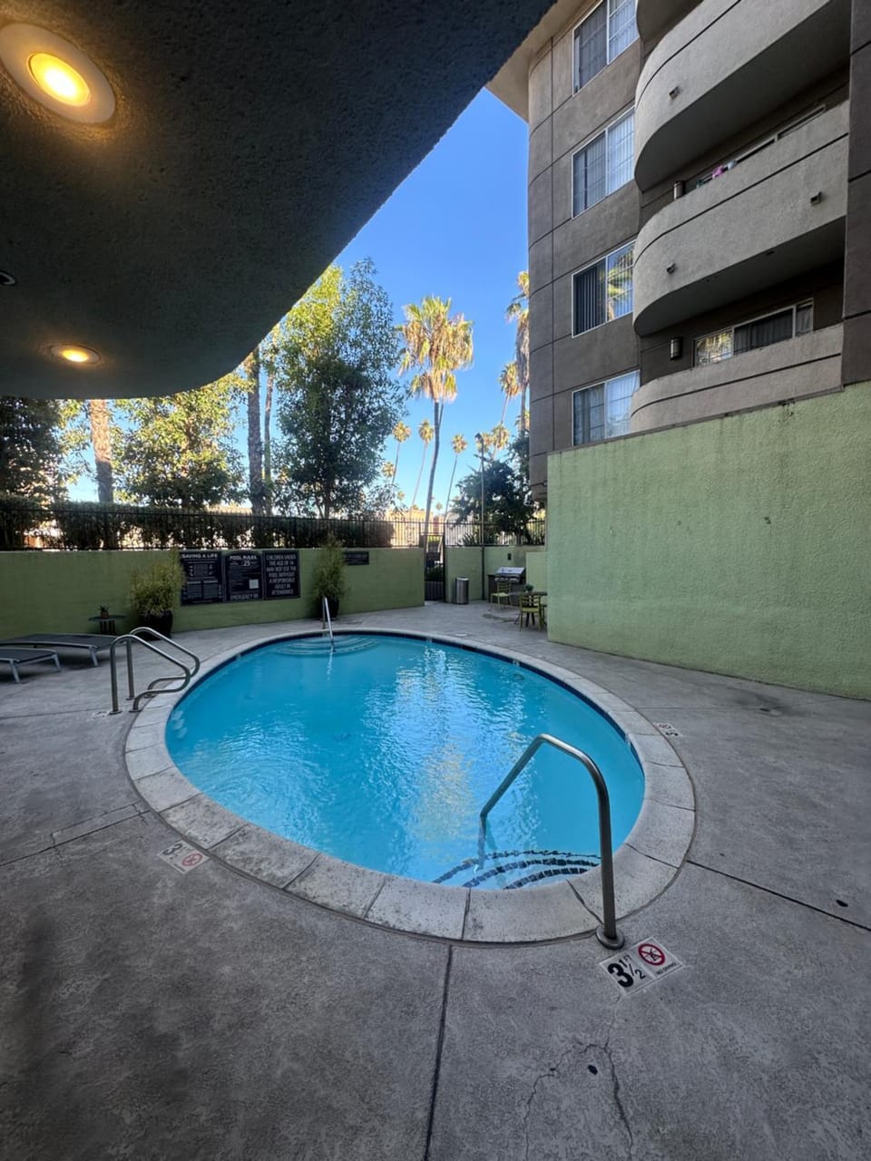 Mid-City Charm 2BR Near LAs Hotspots! Apartment in Los Feliz