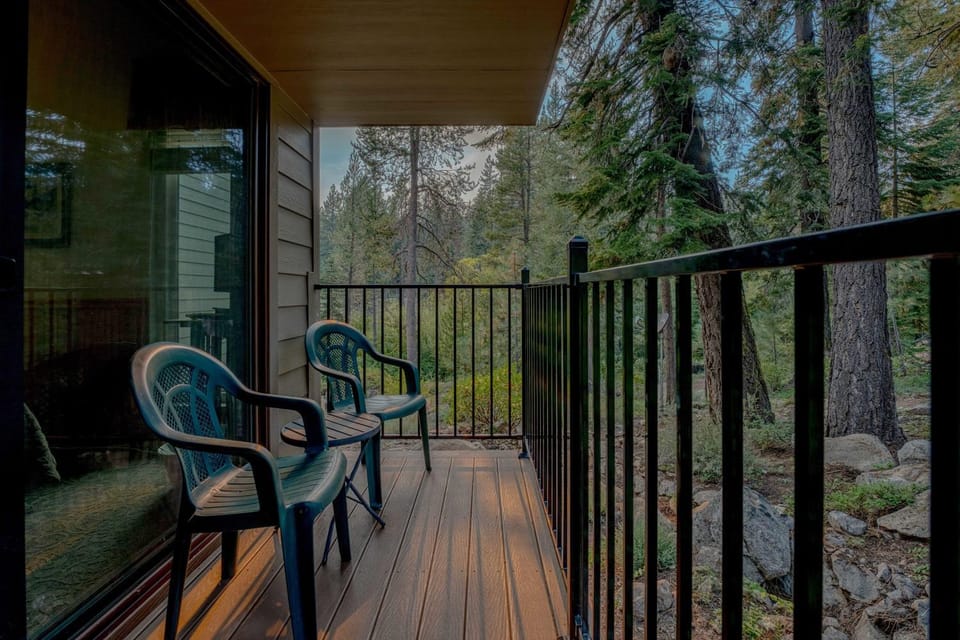 Carnelian Bay 3BR + Loft Near Beach & Trails House in Lake Tahoe