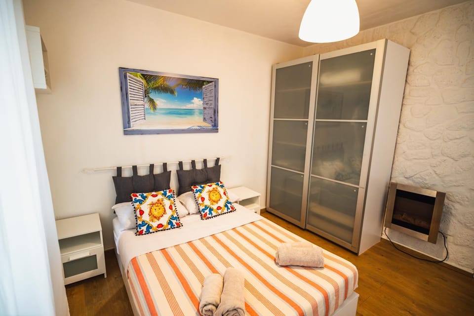 Bed, Photo of the whole room, Bedroom, wardrobe