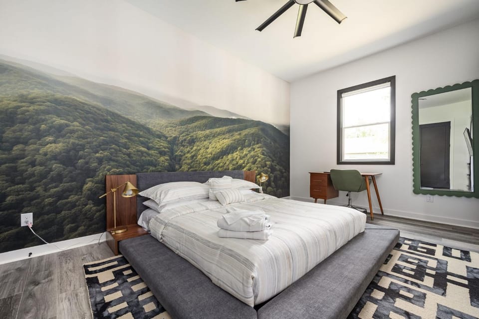 Bed, Photo of the whole room, Bedroom, towels