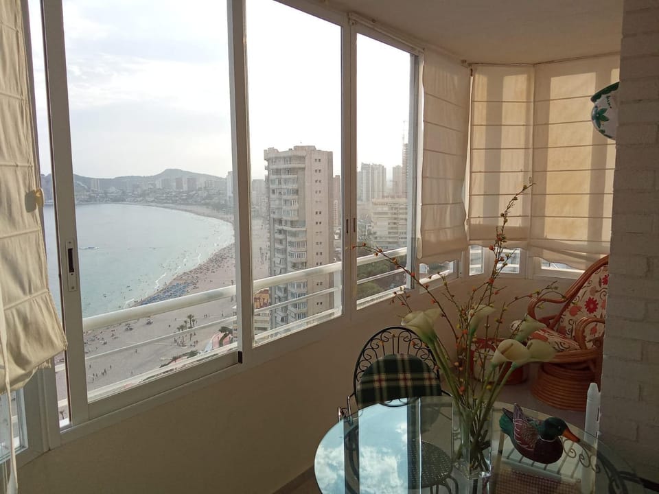 NUEVO APTO BALCON DE PONIENTE 1 A LÍNEA PLAYA TORRE 2 LUXE SM CON AIRE, PISCINA,JAR VISTAS ESPECTACULARES AL MAR De BENIDORM Apartment in Benidorm
