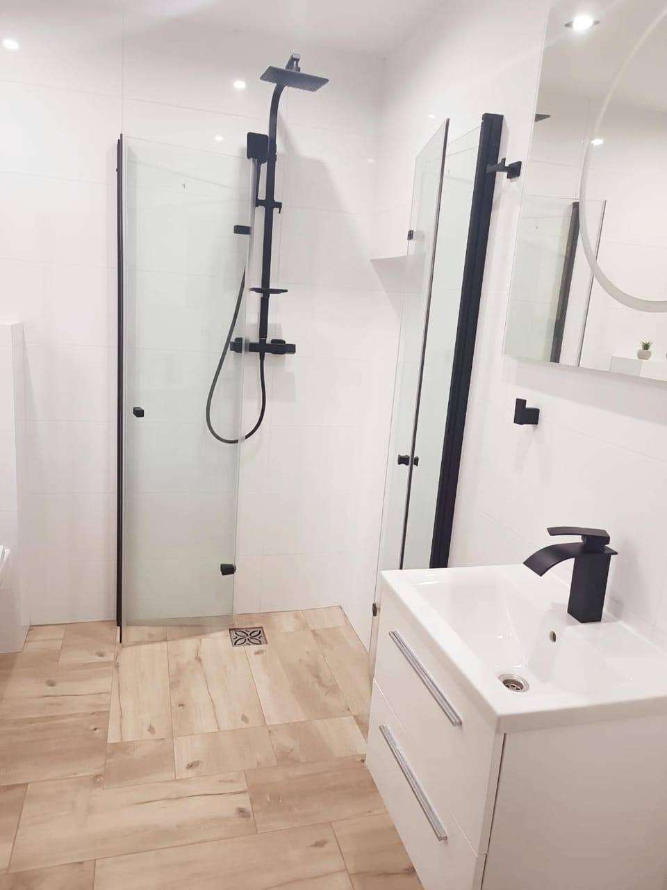 Shower, Toilet, Bathroom