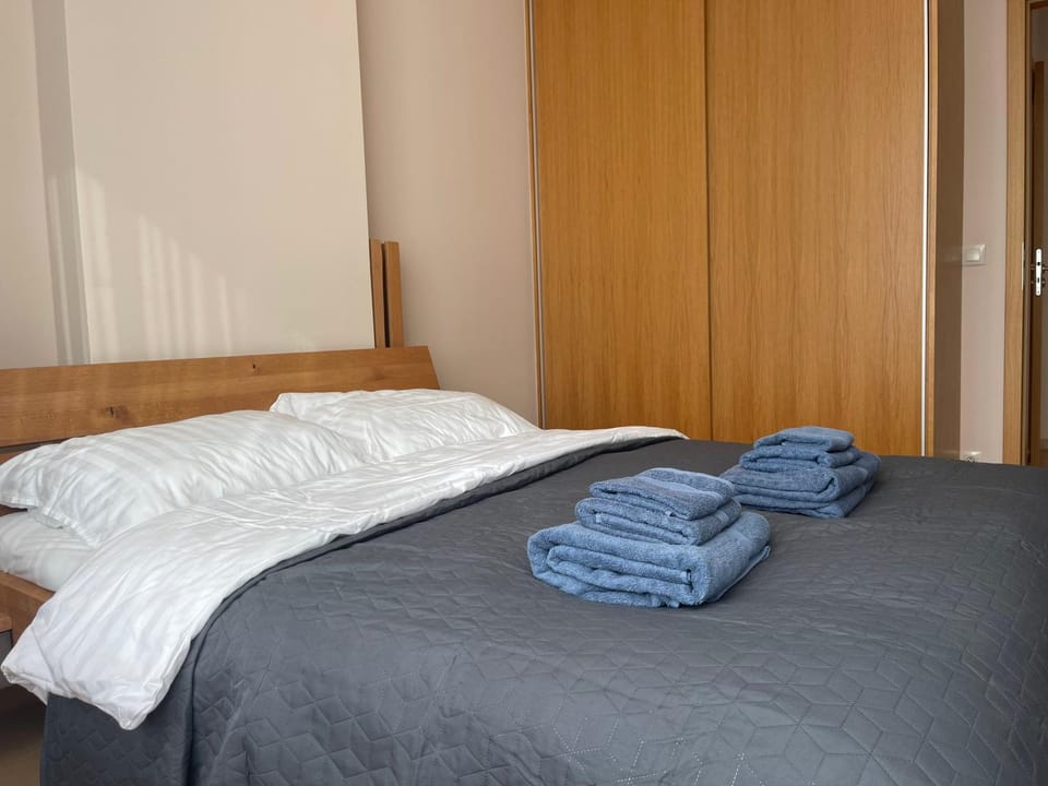 Bed, Bedroom, towels, wardrobe