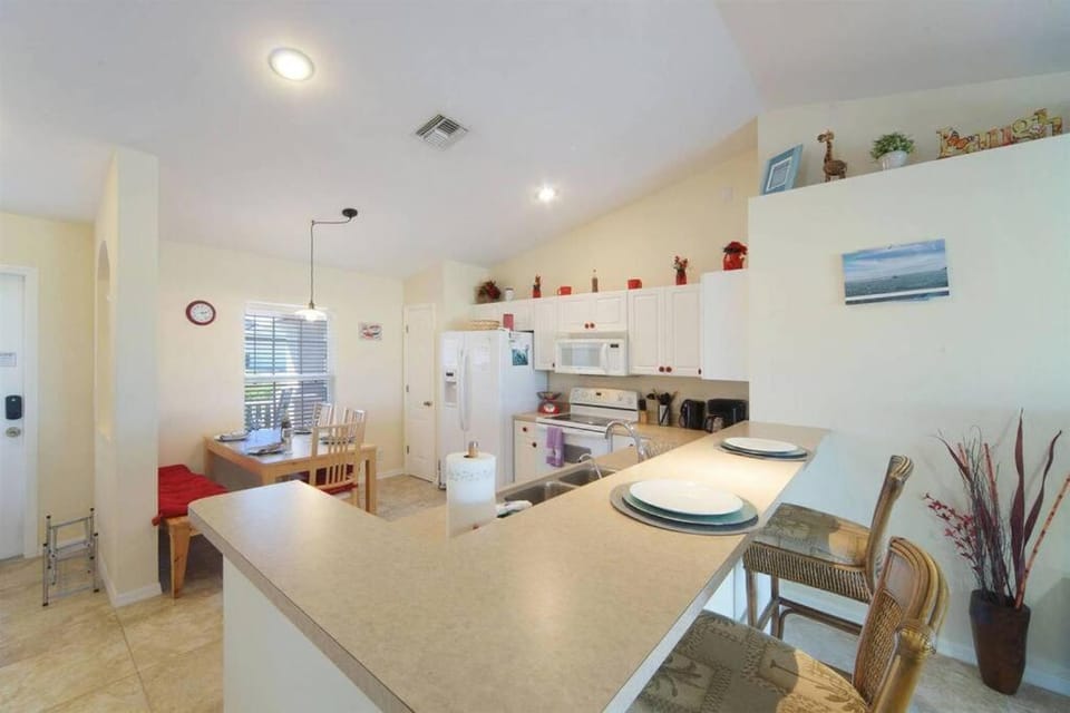 Villa M & M 3 bed 2 bath and a gorgeous pool House in Cape Coral