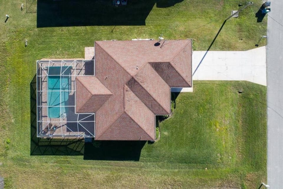 Villa M & M 3 bed 2 bath and a gorgeous pool House in Cape Coral