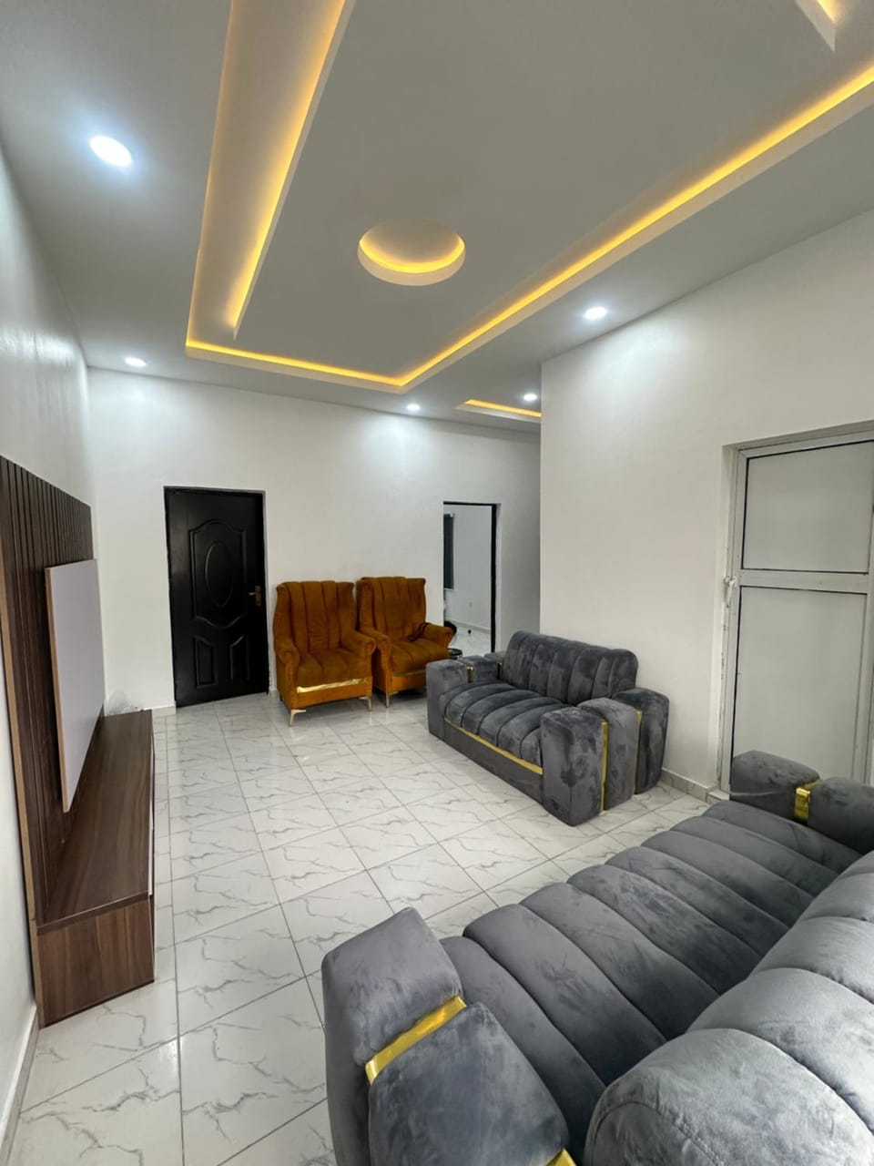 Magnanimous apartment 2bedroom flat in ogudu, 15 mins to the Airport Apartment in Lagos