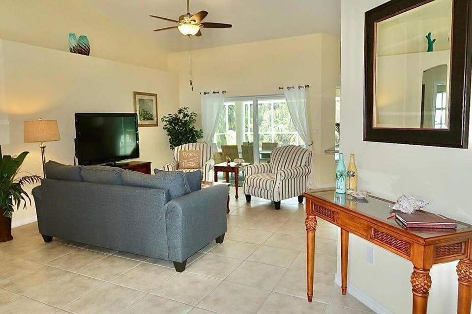 Villa Lahaina your perfect tropical getaway House in Cape Coral