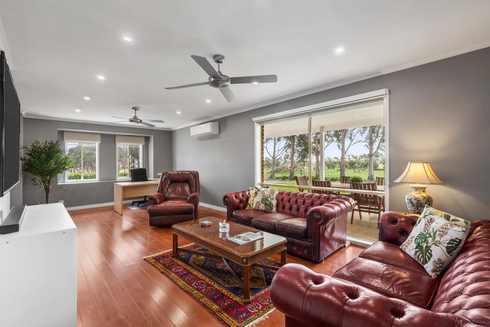 TV and multimedia, Living room, heating, air conditioner