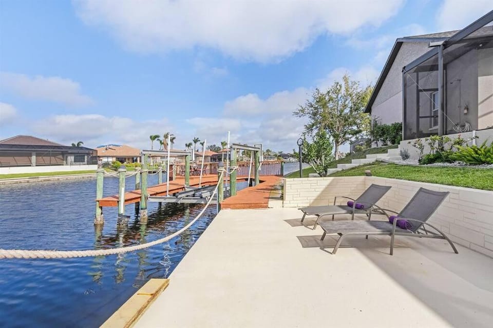 Villa Tauro Gulf access pool home House in Cape Coral